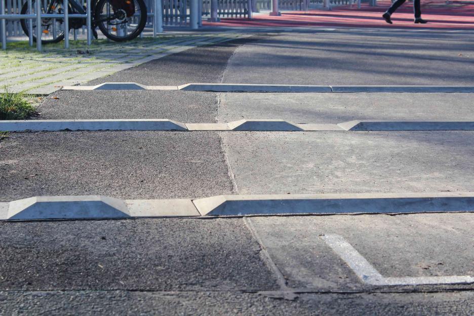 Bodenschwellen am Haupteingang Crashgate